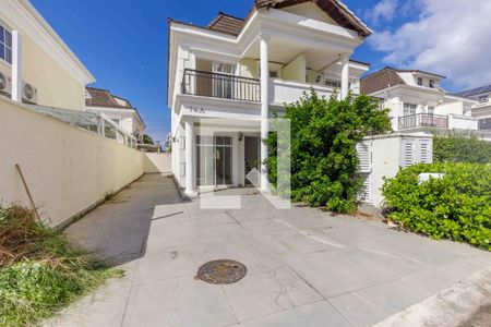 Fachada de casa de condomínio à venda com 4 quartos, 158m² em Recreio dos Bandeirantes, Rio de Janeiro
