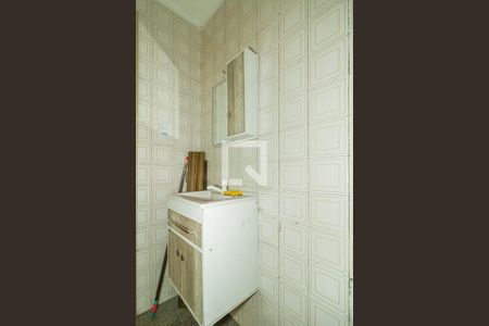 Banheiro de apartamento à venda com 1 quarto, 30m² em Jardim Dona Leopoldina, Porto Alegre