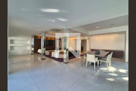 Sala de casa de condomínio para alugar com 4 quartos, 537m² em Barra da Tijuca, Rio de Janeiro