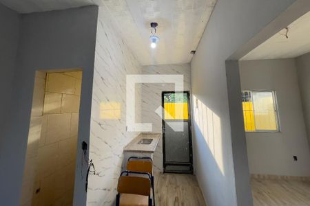Cozinha de casa para alugar com 1 quarto, 48m² em Vila Urussai, Duque de Caxias