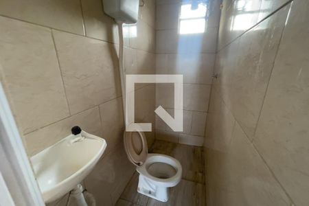 Banheiro de casa para alugar com 1 quarto, 51m² em Vila Urussai, Duque de Caxias