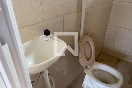 Banheiro de casa para alugar com 1 quarto, 51m² em Vila Urussai, Duque de Caxias