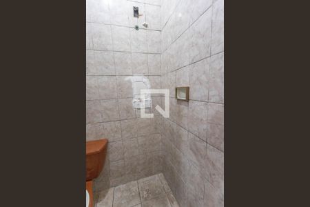 Banheiro de casa para alugar com 1 quarto, 20m² em Taboão, Diadema