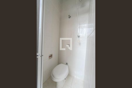 Banheiro de serviço de apartamento para alugar com 2 quartos, 84m² em Bela Vista, São Paulo