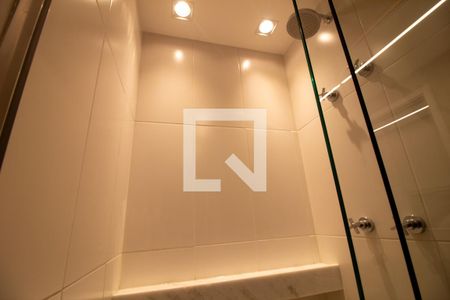 Banheiro de kitnet/studio para alugar com 1 quarto, 27m² em Santo Amaro, São Paulo