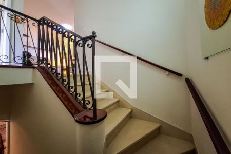 Escada de casa para alugar com 4 quartos, 240m² em Vila Mariana, São Paulo