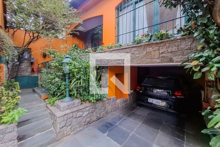 Garagem de casa para alugar com 4 quartos, 240m² em Vila Mariana, São Paulo