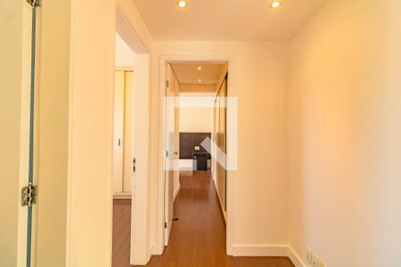 Corredor de apartamento para alugar com 2 quartos, 104m² em Bosque da Saúde, São Paulo