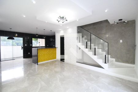 Sala de casa de condomínio para alugar com 2 quartos, 160m² em Taquara, Rio de Janeiro