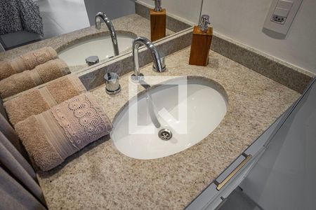 Banheiro de kitnet/studio para alugar com 1 quarto, 27m² em Pinheiros, São Paulo