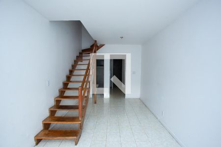 Sala de casa de condomínio para alugar com 2 quartos, 80m² em Rio Branco, Canoas
