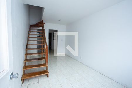 Sala de casa de condomínio para alugar com 2 quartos, 80m² em Rio Branco, Canoas