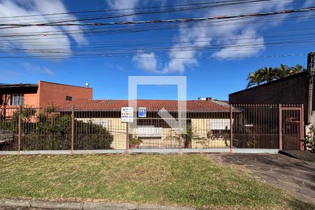 Fachada de casa à venda com 3 quartos, 502m² em Campo Novo, Porto Alegre