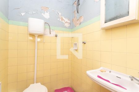 Banheiro auxiliar de casa à venda com 3 quartos, 220m² em Sarandi, Porto Alegre