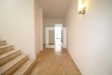 Escada de casa à venda com 5 quartos, 290m² em Vila Madalena, São Paulo