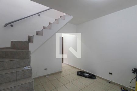 Sala de casa para alugar com 2 quartos, 140m² em Quinta da Paineira, São Paulo