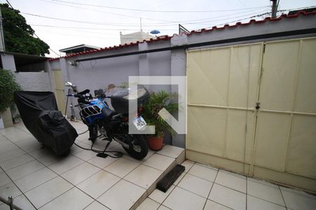 Garagem de casa à venda com 3 quartos, 62m² em Irajá, Rio de Janeiro