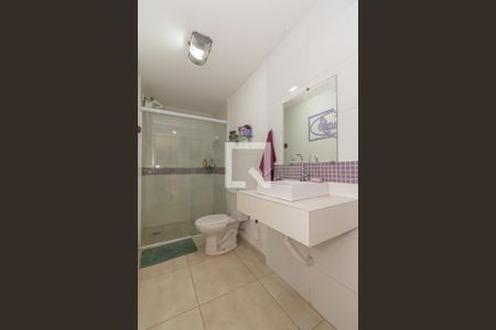 Banheiro 1 Sala de TV - Piso Inferior de casa de condomínio para alugar com 4 quartos, 499m² em Condomínio Chácara Grota Azul, Hortolândia