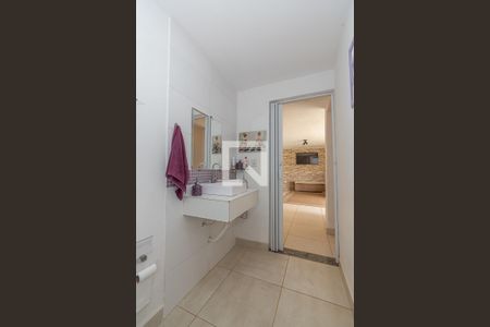 Banheiro 1 Sala de TV - Piso Inferior de casa de condomínio para alugar com 4 quartos, 499m² em Condomínio Chácara Grota Azul, Hortolândia