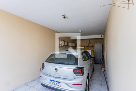 Garagem de casa à venda com 3 quartos, 150m² em Vila Catupia, São Paulo