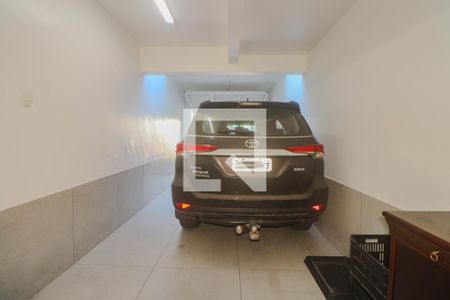 Garagem de casa à venda com 3 quartos, 280m² em Jardim Itu, Porto Alegre