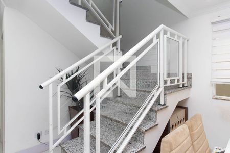 Escada de casa para alugar com 3 quartos, 310m² em Vila Gustavo, São Paulo