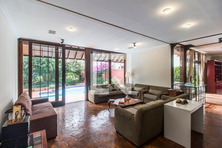 Sala de casa de condomínio para alugar com 4 quartos, 630m² em Residencial Cinco (alphaville), Santana de Parnaíba