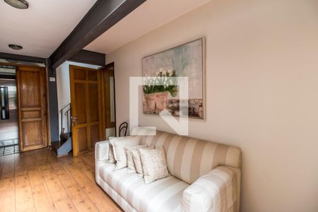 Sala de casa de condomínio para alugar com 4 quartos, 630m² em Residencial Cinco (alphaville), Santana de Parnaíba