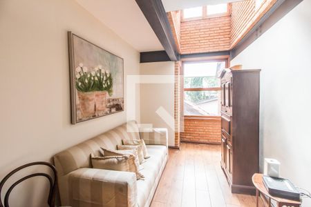 Sala de casa de condomínio para alugar com 4 quartos, 630m² em Residencial Cinco (alphaville), Santana de Parnaíba