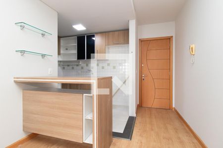 Cozinha e Área de Serviço de kitnet/studio para alugar com 1 quarto, 33m² em Centro, Curitiba