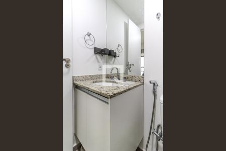 Banheiro de kitnet/studio para alugar com 1 quarto, 25m² em Vila Buarque, São Paulo
