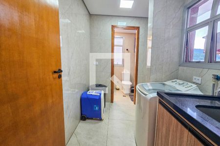 Área de serviço de apartamento para alugar com 3 quartos, 130m² em Jardim Três Marias, Guarujá
