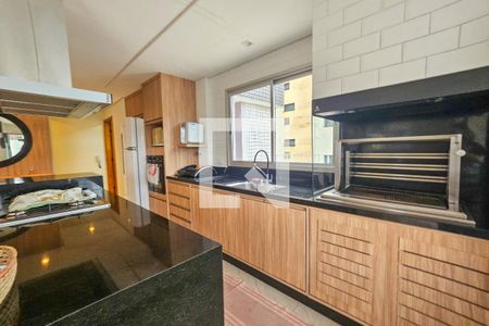 Cozinha de apartamento para alugar com 3 quartos, 130m² em Jardim Três Marias, Guarujá