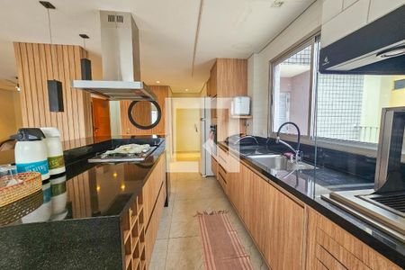 Cozinha de apartamento para alugar com 3 quartos, 130m² em Jardim Três Marias, Guarujá