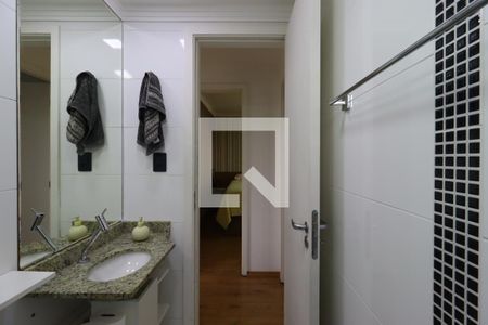 Banheiro Social de apartamento à venda com 2 quartos, 58m² em Vila Valparaíso, Santo André