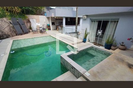 Casa à venda com 3 quartos, 400m² em São Francisco, Niterói