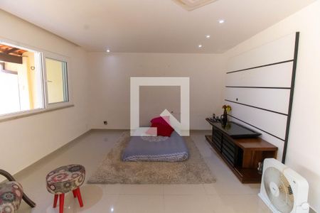 Sala de casa à venda com 6 quartos, 360m² em Piratininga, Niterói