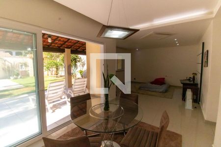 Sala de casa à venda com 6 quartos, 360m² em Piratininga, Niterói