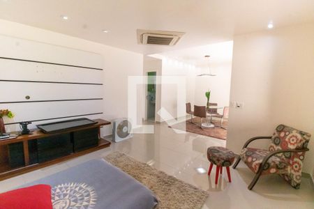 Sala de casa à venda com 6 quartos, 360m² em Piratininga, Niterói