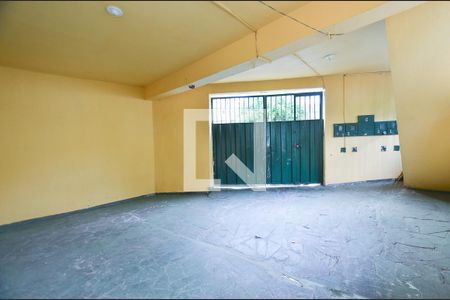 Garagem de casa à venda com 8 quartos, 200m² em Sagrada Família, Belo Horizonte