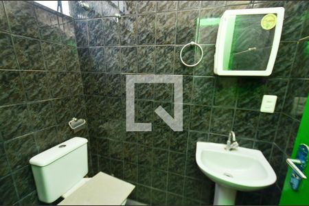 Banheiro de Serviço de casa à venda com 8 quartos, 200m² em Sagrada Família, Belo Horizonte
