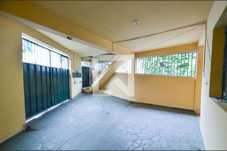 Garagem de casa à venda com 8 quartos, 200m² em Sagrada Família, Belo Horizonte