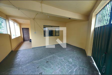 Garagem de casa à venda com 8 quartos, 200m² em Sagrada Família, Belo Horizonte