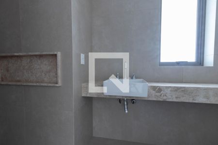 Banheiro de apartamento à venda com 2 quartos, 80m² em Funcionários, Belo Horizonte