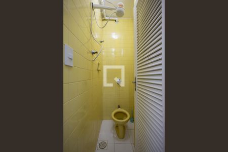 Banheiro de Serviço de apartamento para alugar com 3 quartos, 70m² em Grajaú, Rio de Janeiro