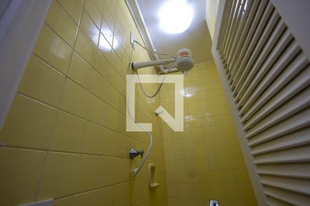 Banheiro de Serviço de apartamento para alugar com 3 quartos, 70m² em Grajaú, Rio de Janeiro