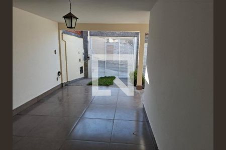 Foto 01 de casa à venda com 2 quartos, 205m² em Vila Bertioga, São Paulo