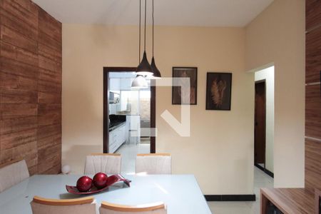 Sala de casa à venda com 3 quartos, 150m² em Copacabana, Belo Horizonte