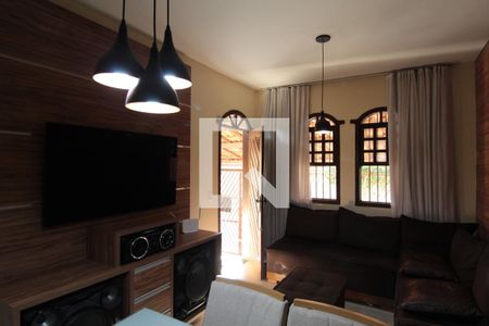 Sala de casa à venda com 3 quartos, 150m² em Copacabana, Belo Horizonte