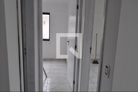 Corredor de apartamento para alugar com 2 quartos, 42m² em Del Castilho, Rio de Janeiro
